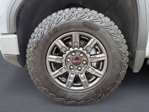 Used 2025 GMC Sierra 1500 AT4 w/ AT4 Premium Package AWD/4WD image 10