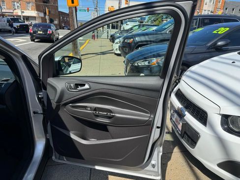 Used 2017 Ford Escape Titanium image 17