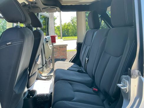 Used 2014 Jeep Wrangler Unlimited Sahara AWD/4WD image 10