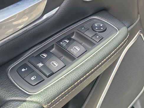 Used 2019 RAM 1500 Laramie AWD/4WD image 28