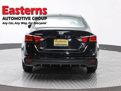 Used 2025 Nissan Altima 2.5 SV FWD image 6