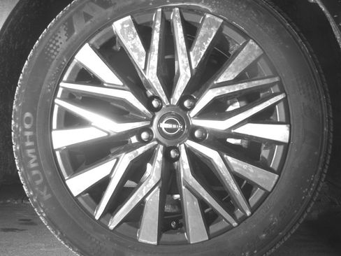 Used 2025 Nissan Altima 2.5 SV FWD image 13