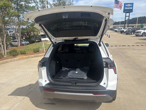 New 2026 Chevrolet Equinox LT w/ Convenience Package II image 11