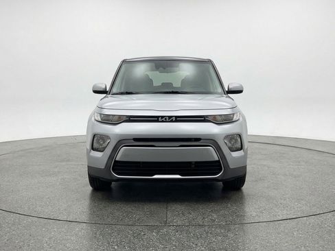 Used 2025 Kia Soul LX w/ LX Technology Package FWD image 2