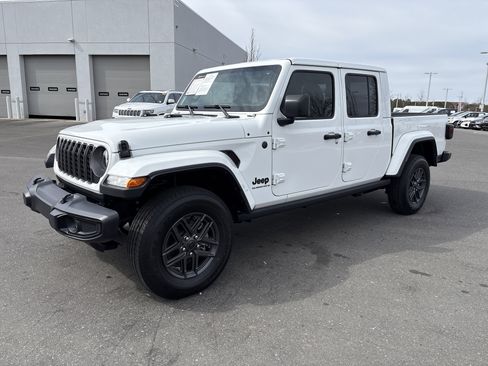 Certified 2025 Jeep Gladiator Sport image 6