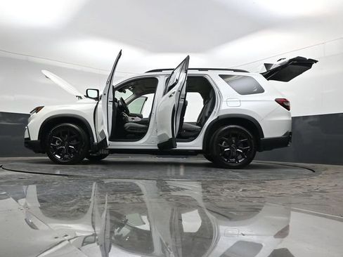 Used 2025 Honda Pilot Touring image 40