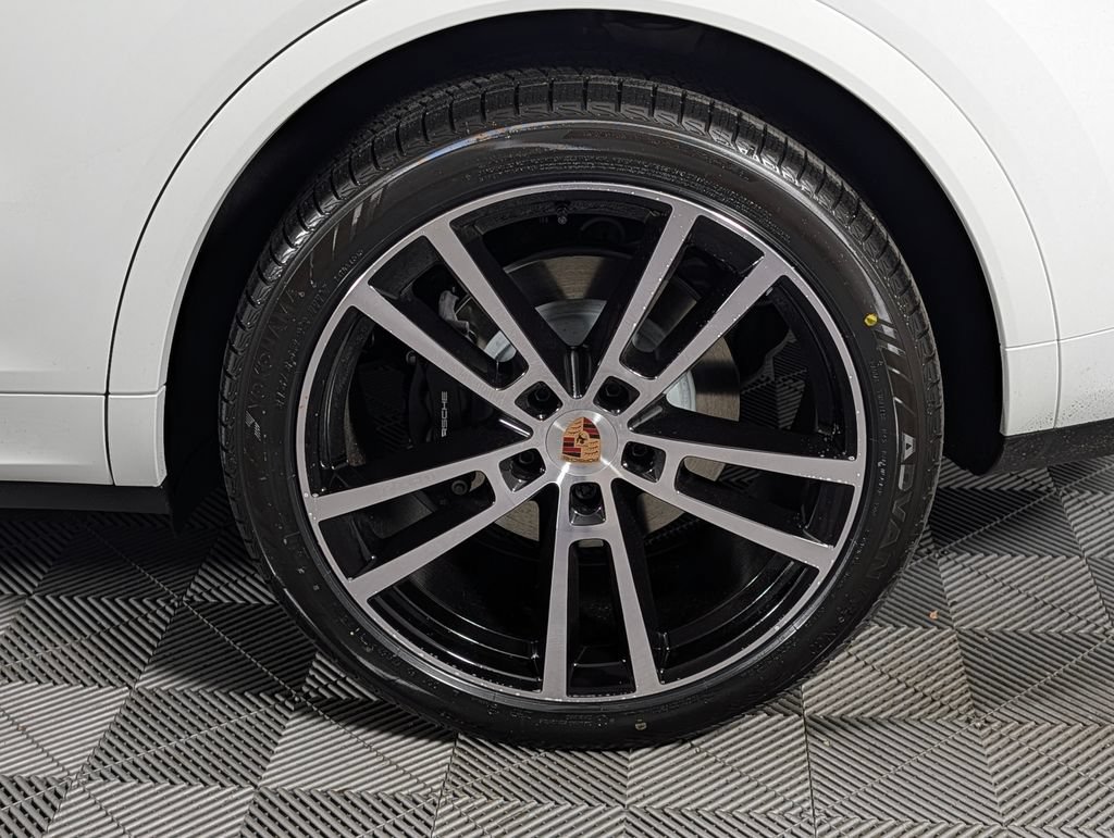 Certified 2026 Porsche Cayenne AWD/4WD image 12