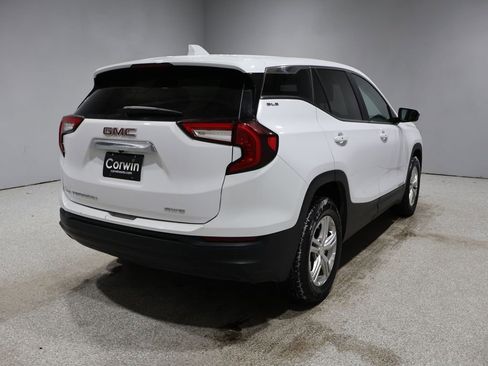 Used 2024 GMC Terrain SLE image 2