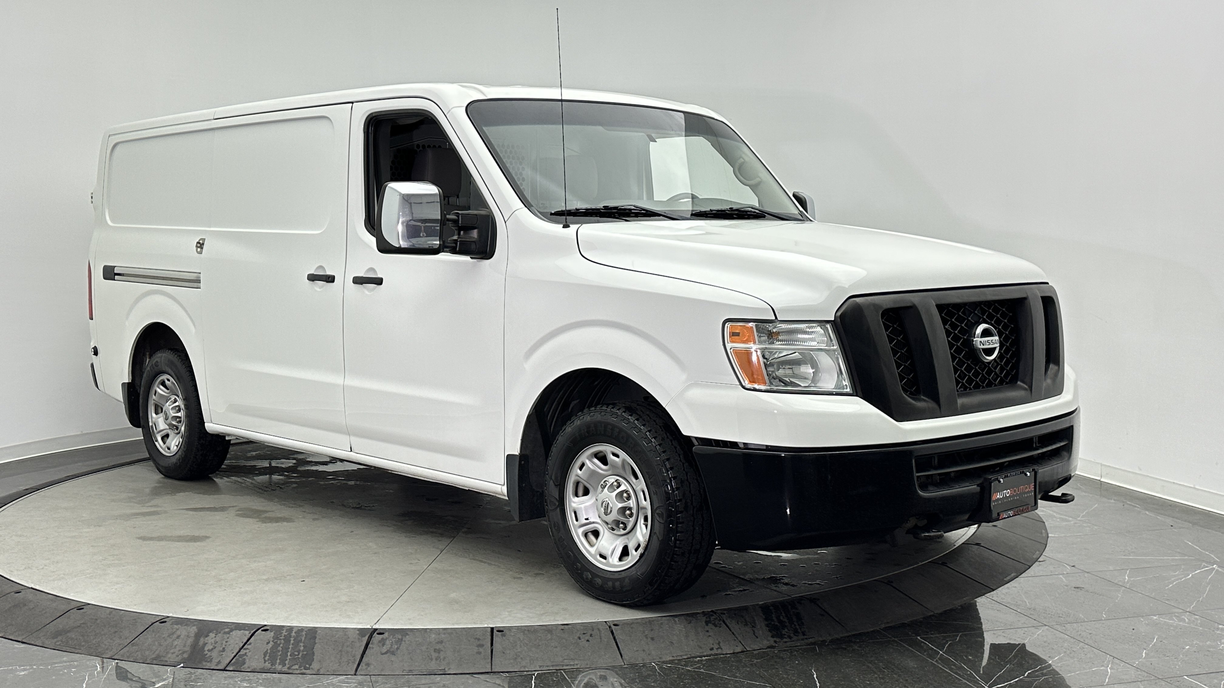 Used 2019 Nissan NV 2500 SV w/ Navigation Package RWD image 3