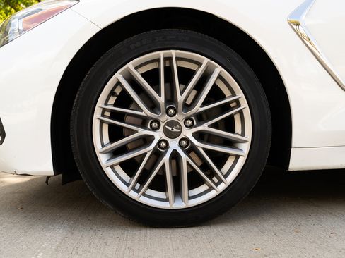 Used 2021 Genesis G70 2.0T image 14