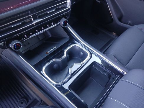 New 2026 Chevrolet Traverse Z71 image 11