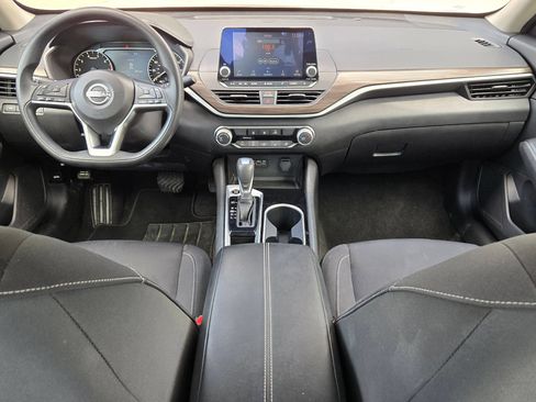 Used 2024 Nissan Altima 2.5 SV FWD image 16