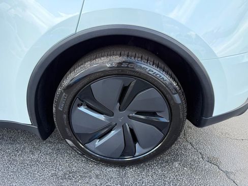 Used 2026 Tesla Model Y 2WD image 36