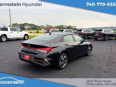 Used 2025 Hyundai Elantra Limited FWD image 22