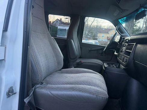 Used 2018 Chevrolet Express 2500 LT w/ LT Preferred Equipment Group image 8