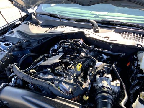 Used 2025 Ford Mustang Coupe RWD image 26