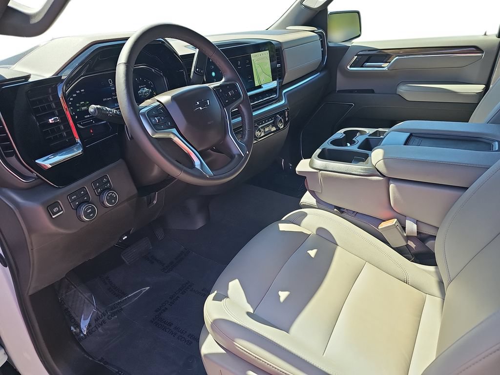 Used 2022 Chevrolet Silverado 1500 LT AWD/4WD image 16