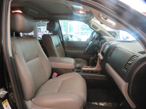 Used 2014 Toyota Sequoia Platinum AWD/4WD image 30