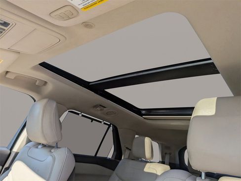 Used 2020 Ford Explorer Platinum w/ Premium Technology Package image 23