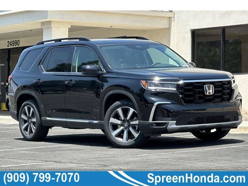 New 2025 Honda Pilot Touring image 1