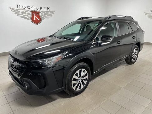 Used 2024 Subaru Outback Premium AWD/4WD image 3