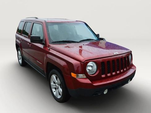 Used 2016 Jeep Patriot Latitude FWD image 12