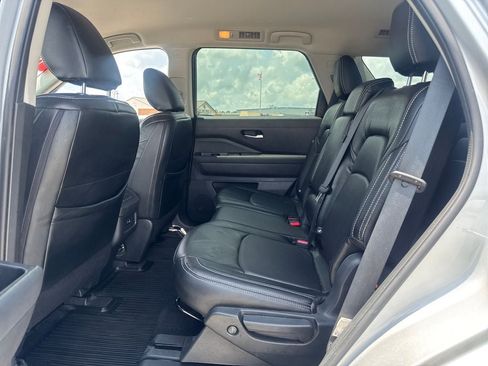 Used 2022 Nissan Pathfinder SV AWD/4WD image 14