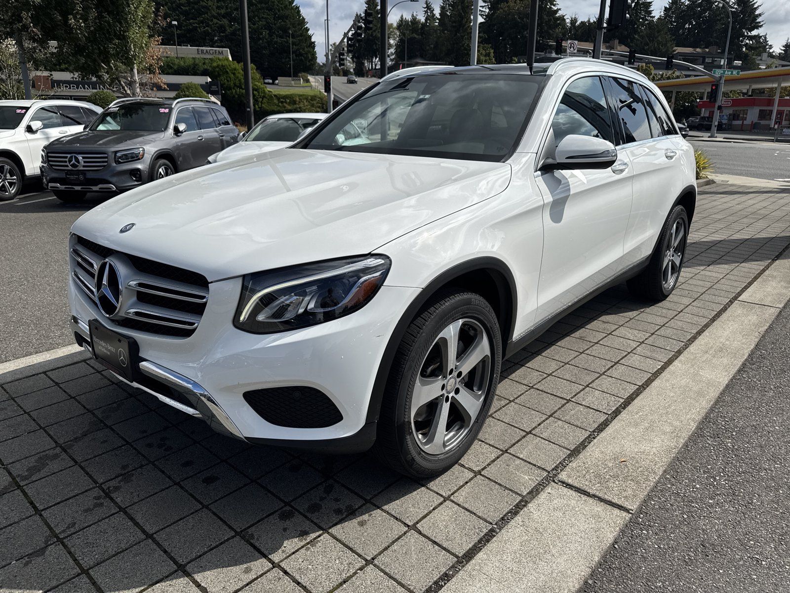 Used 2017 Mercedes-Benz GLC 300 4MATIC image 1