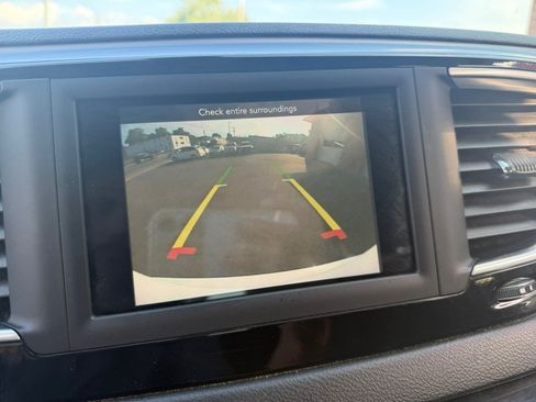 Used 2020 Chrysler Voyager L FWD image 18