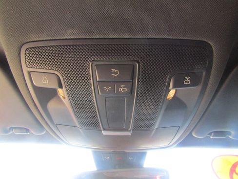 Used 2019 Mercedes-Benz GLA 250 4MATIC image 17