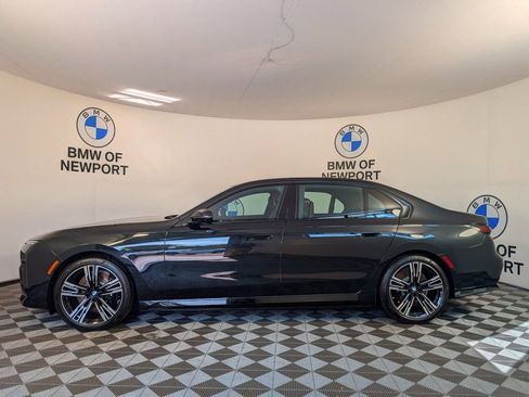 New 2026 BMW i7 xDrive60 w/ Premium Package AWD/4WD image 9
