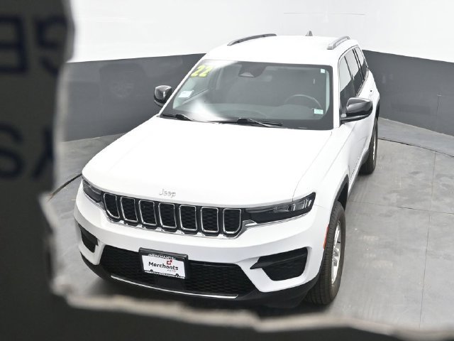 Used 2022 Jeep Grand Cherokee Laredo w/ Luxury Tech Group I AWD/4WD image 31