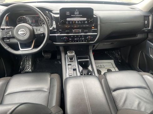 Used 2025 Nissan Pathfinder SL FWD image 13