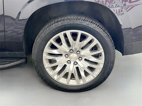 Used 2022 Chevrolet Suburban Premier image 37