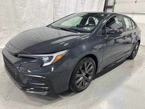Used 2025 Toyota Corolla SE image 3