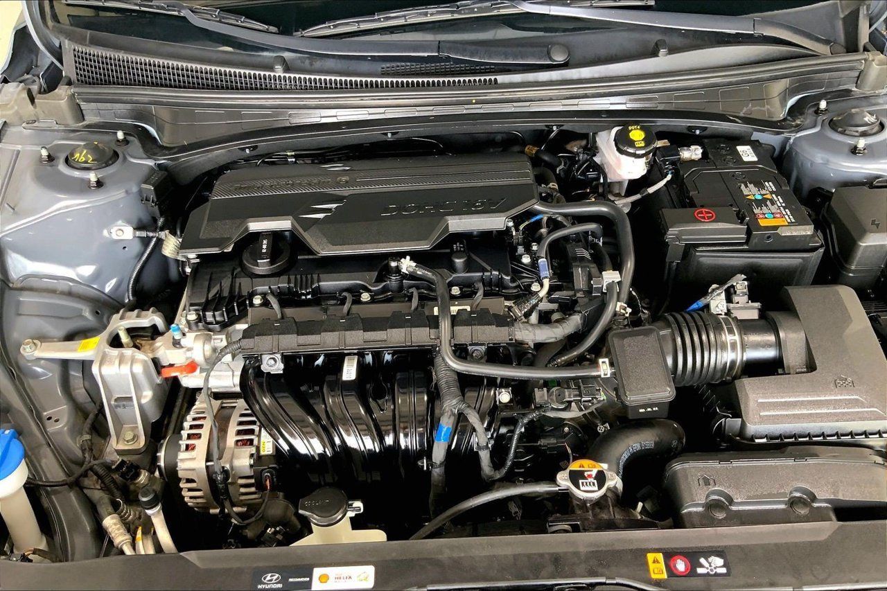 Used 2024 Hyundai Elantra Limited FWD image 9