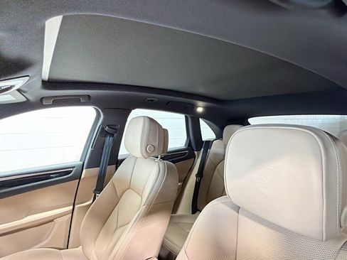 Certified 2025 Porsche Macan image 26