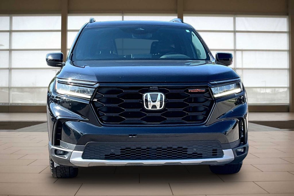 Used 2025 Honda Pilot TrailSport image 3