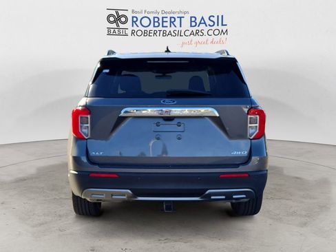 Used 2022 Ford Explorer XLT w/ Equipment Group 202A image 4