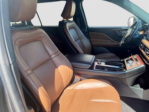 Used 2023 Lincoln Aviator Reserve image 32