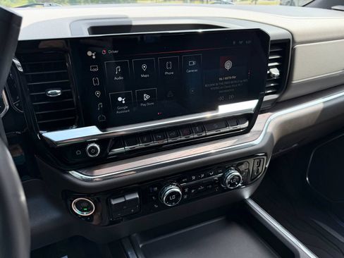 Used 2025 GMC Sierra 2500 SLT w/ SLT Premium Package AWD/4WD image 17