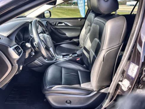 Used 2018 INFINITI QX30 Luxury w/ Cargo Package image 11