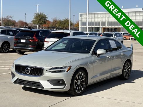 Used 2021 Volvo S60 T5 Momentum w/ Climate Package image 3