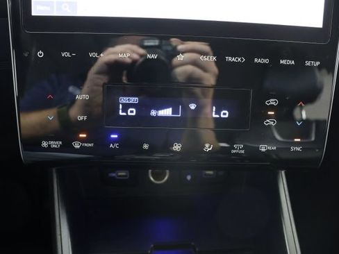 Certified 2024 Hyundai Tucson Limited AWD/4WD image 15