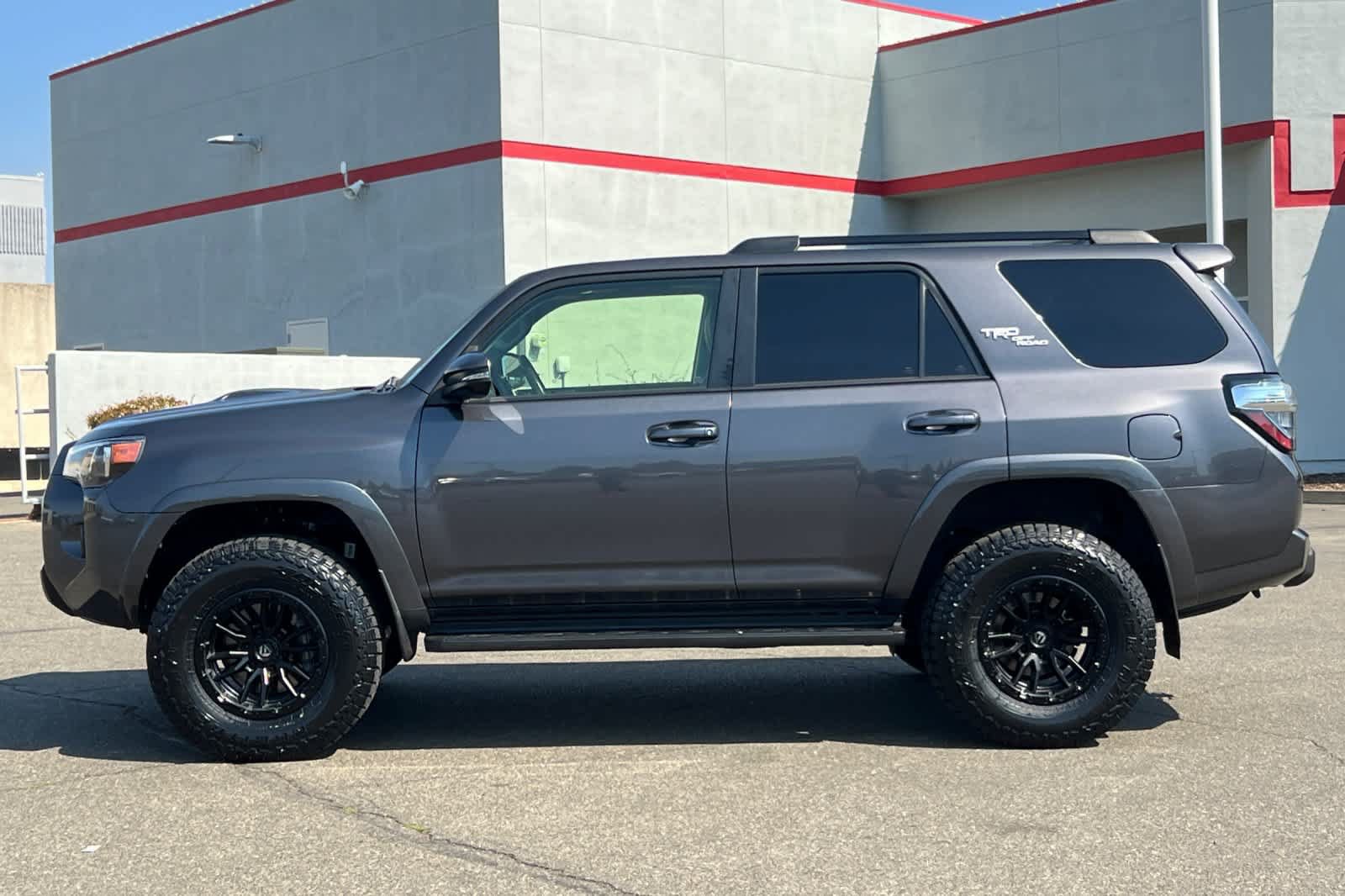 Used 2023 Toyota 4Runner TRD Off-Road Premium w/ Moonroof Package AWD/4WD image 9
