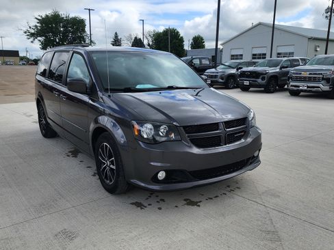 Used 2017 Dodge Grand Caravan GT FWD image 3