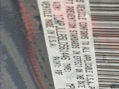 Used 2020 Jeep Cherokee Latitude Plus image 23