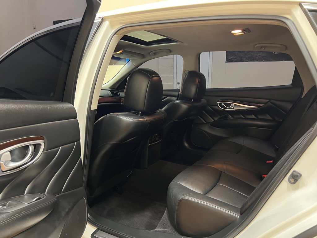 Used 2018 INFINITI Q70 L 3.7 RWD image 19