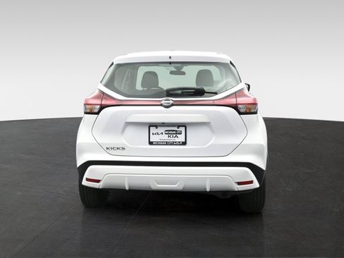 Used 2022 Nissan Kicks S FWD image 3