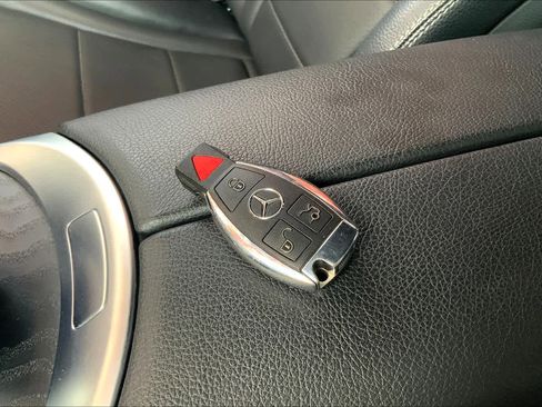 Used 2017 Mercedes-Benz GLC 300 4MATIC image 13